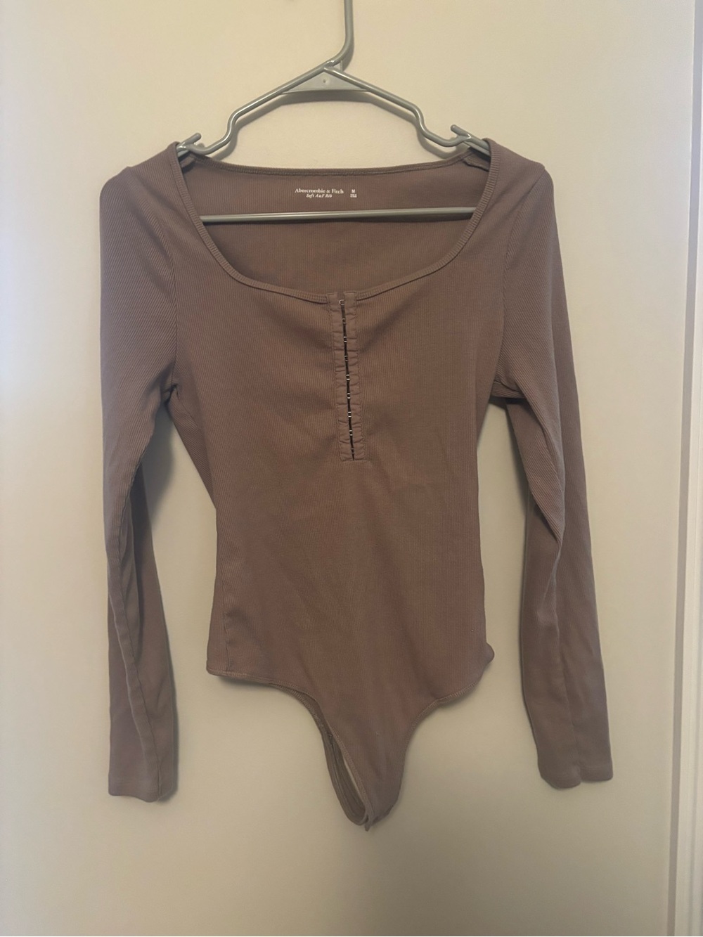 Abercrombie & Fitch Long-Sleeve Scoop Neck Bodysuit in Taupe Brown